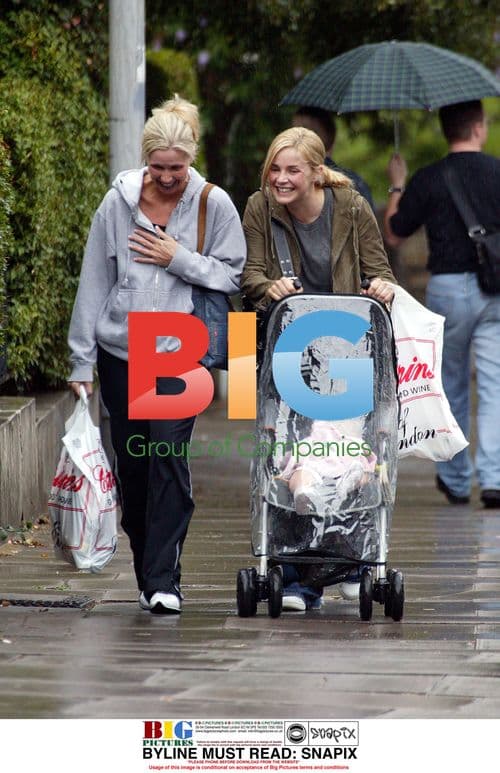 Gail Hipgrave out shopping with daughter
