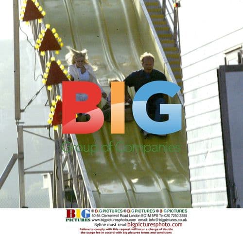 Kelsey Grammer and family lunch