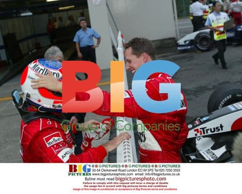Barrichello congratulates Schumacher