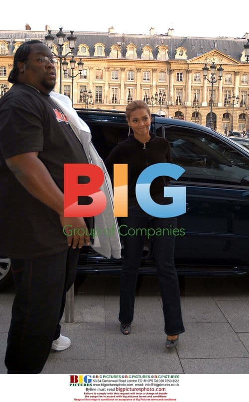 Beyonce Arriving at Ritz Hotel in Paris