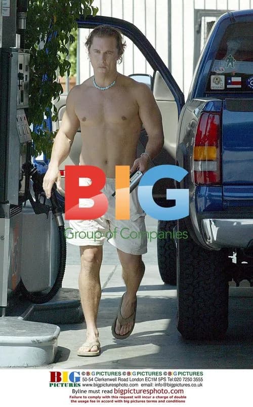 Matthew McConaughey washes his Jeep