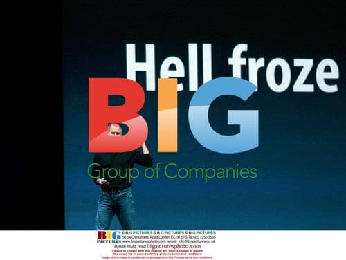 Steve Jobs unveils Windows iTunes at Apple event