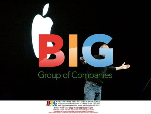 Steve Jobs introduces iTunes for Windows