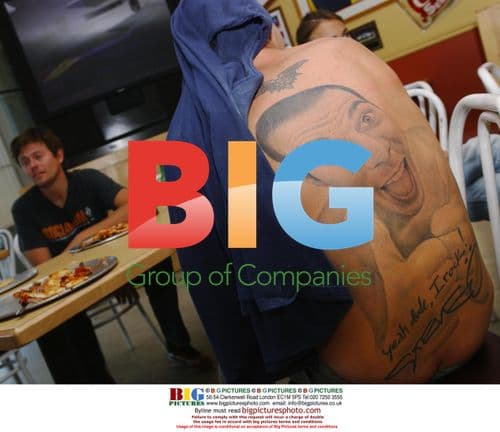 Steve-O and Fredrik Wikingsson at Pizza Restaurant