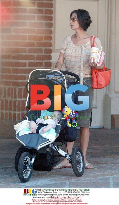 Catherine Bell with Family at Malibu Market