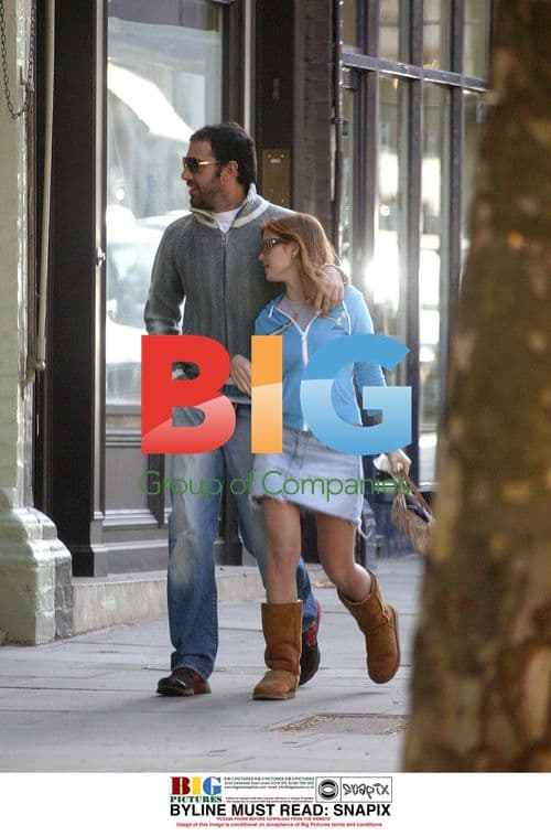 Isla Fisher and Sasha Baron Cohen on London walk