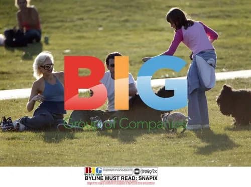 Gwen Stefani and Gavin Rossdale enjoying a London park