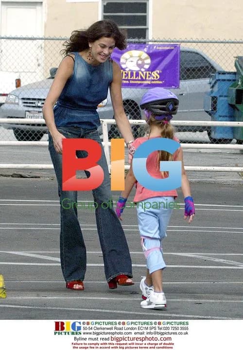 Teri Hatcher Teaching Daughter Bike Riding