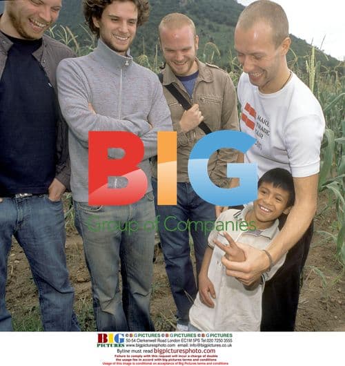 Coldplay supports 'Make Trade Fair' in Mexico