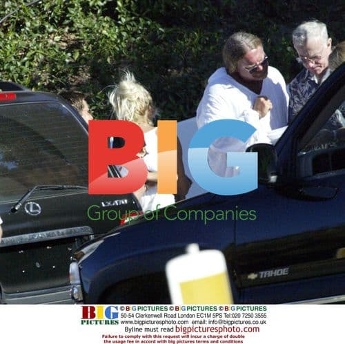 Producer throws Malibu party for A-listers