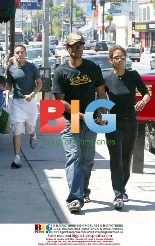 Halle Berry Forgets Bag in Hollywood