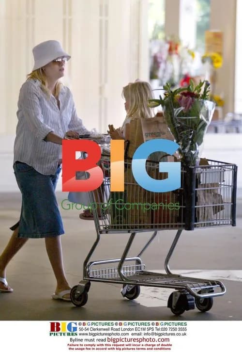 Reese Witherspoon and Daughter Ava Shopping