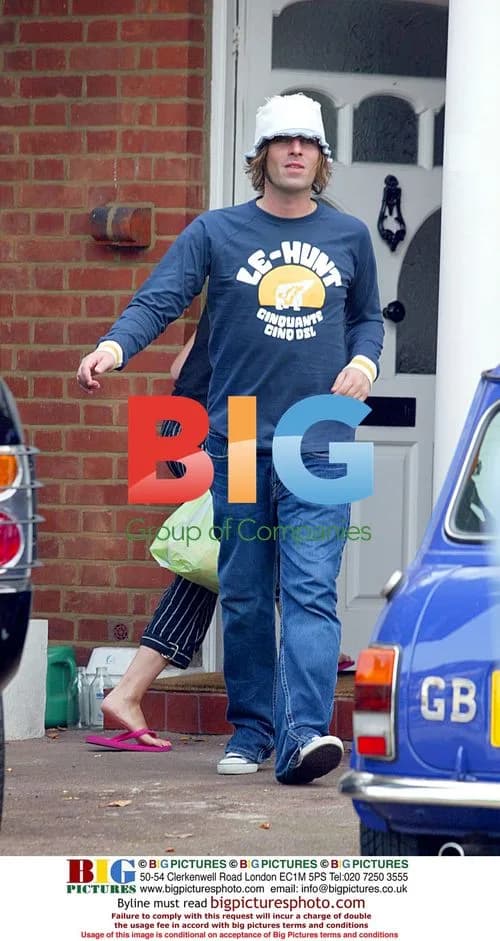 Liam Gallagher helps unload shopping for 31st birthday