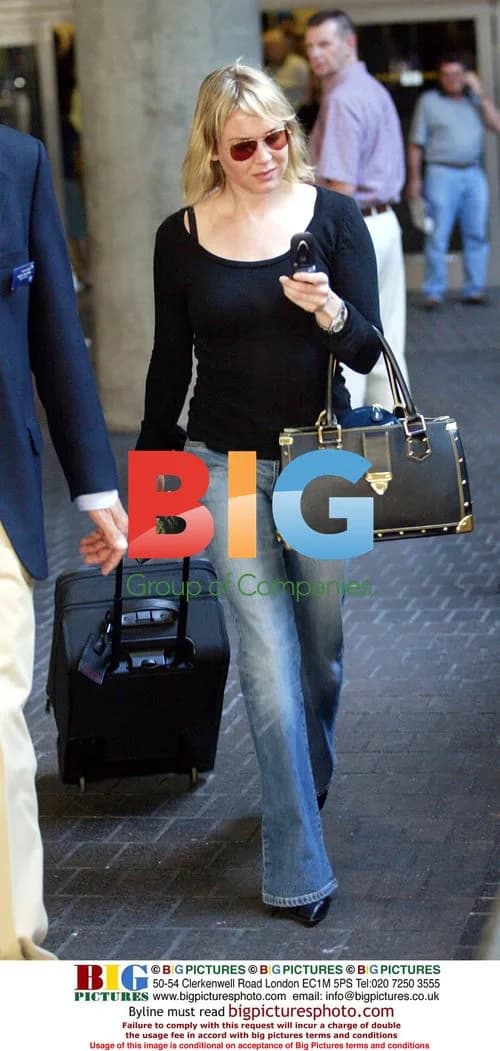Renee Zellweger Arrives at LAX
