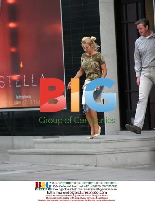 Pamela Anderson Shopping in London