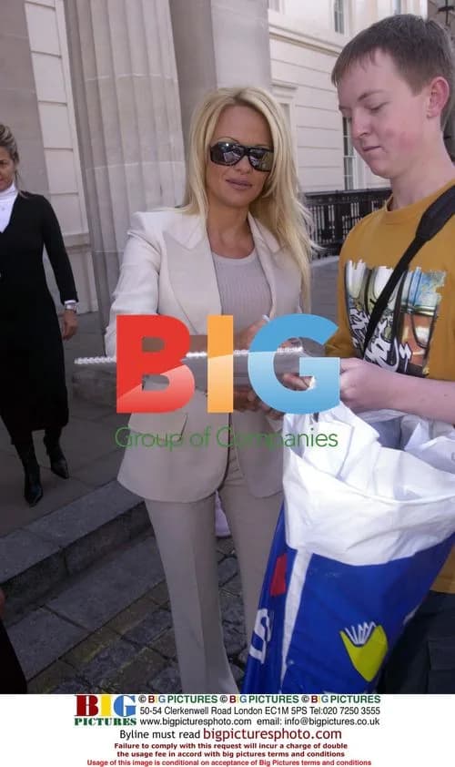 Pamela Anderson Leaving London Hotel