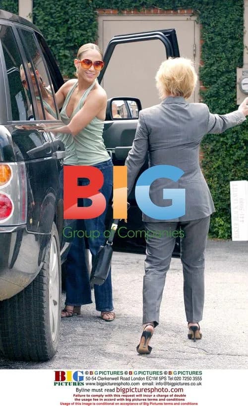 Ben Affleck and Jlo looking at real estate
