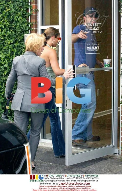 Ben Affleck and Jlo look at real estate in Savannah