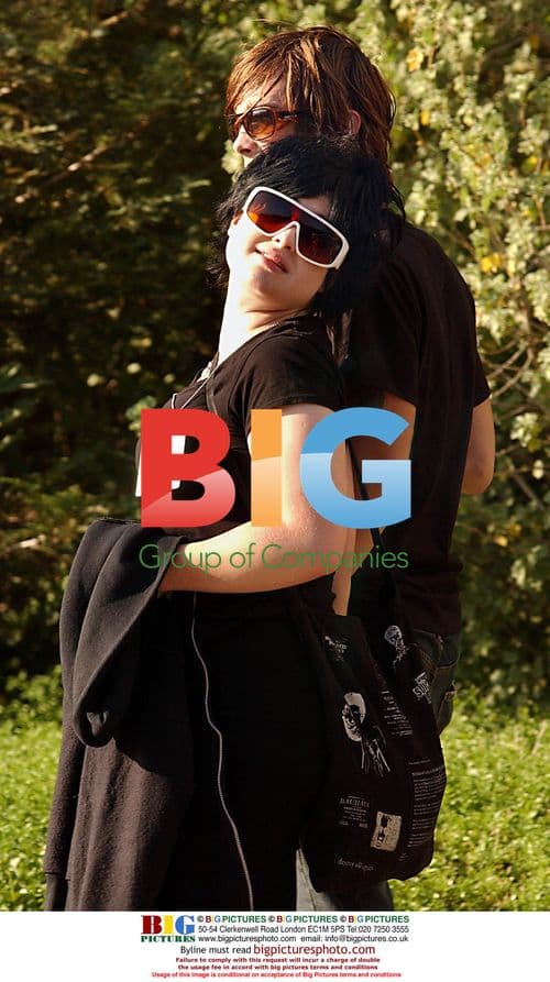 Kelly Osbourne cuddles new boyfriend