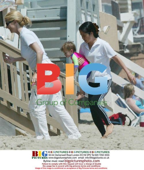 Stallone Relaxes with Family on Beach