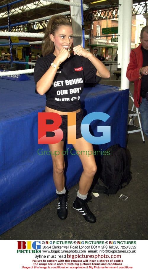Actors posing at red carpet event