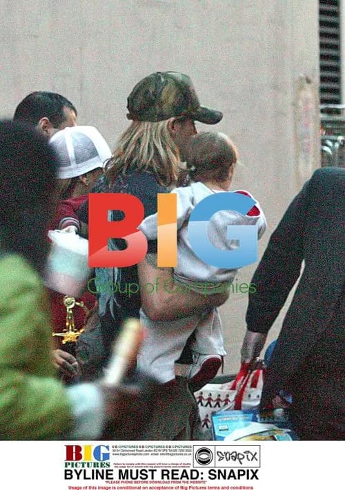 David Beckham Shopping With Family