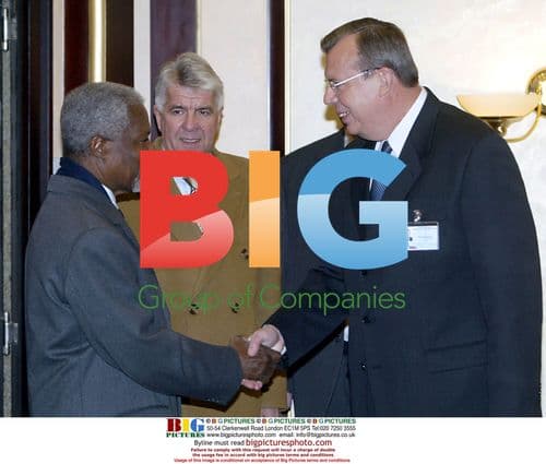 Kofi Annan Arrives at Moscow Airport