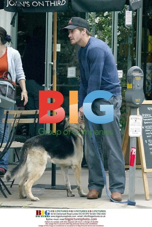 Kirsten Dunst and Jake Gyllenhaal with Dog