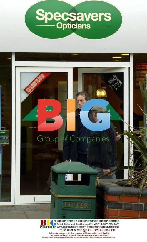 Leslie Grantham Grocery Shopping