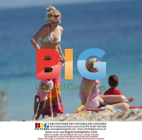 Esther Cañadas with daughter in Ibiza