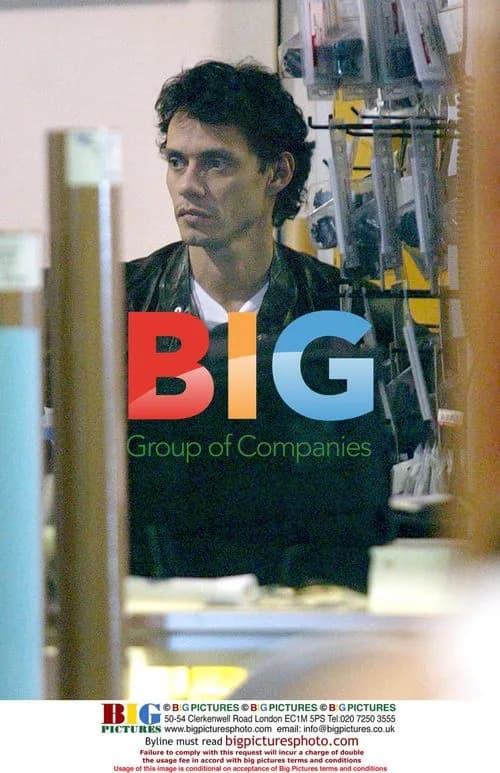 Marc Anthony Shops for Camera Gear