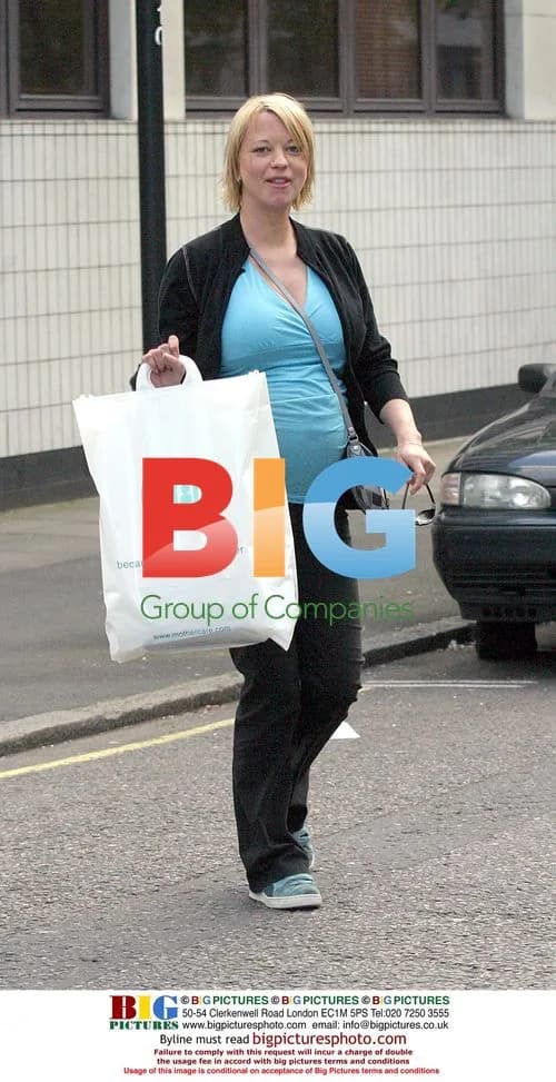 Sara Cox Pregnant Shopping