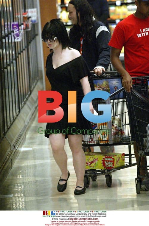 Kelly Osbourne Shopping in Malibu
