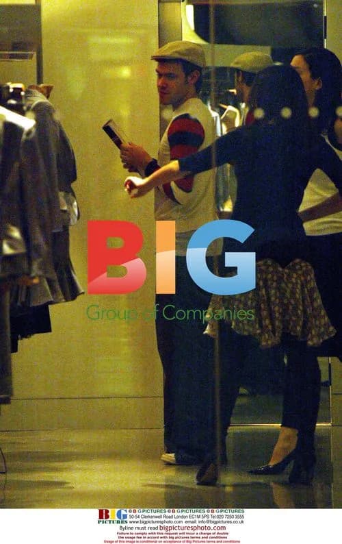 Pop Idol Will Young Shopping