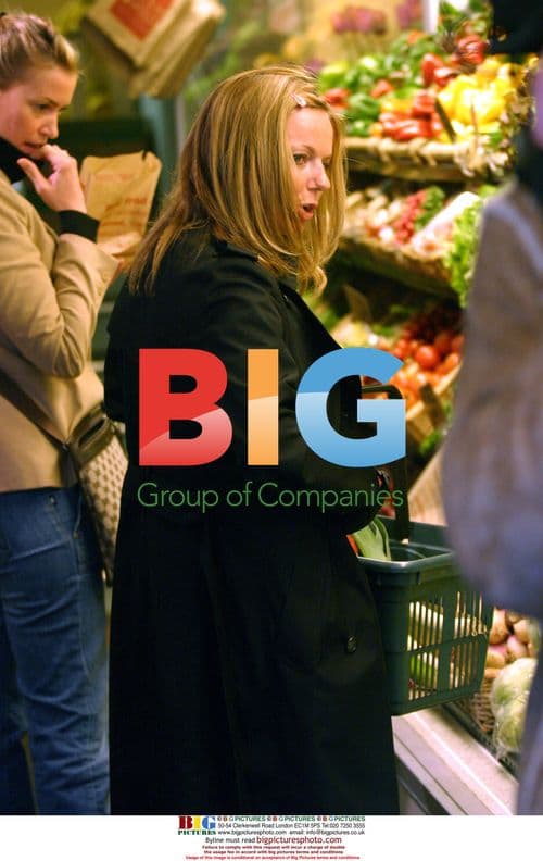 Geri Halliwell seen grocery shopping