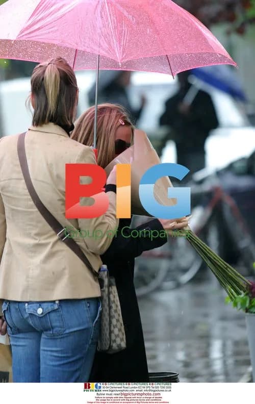 Geri Halliwell Grocery Shopping in London