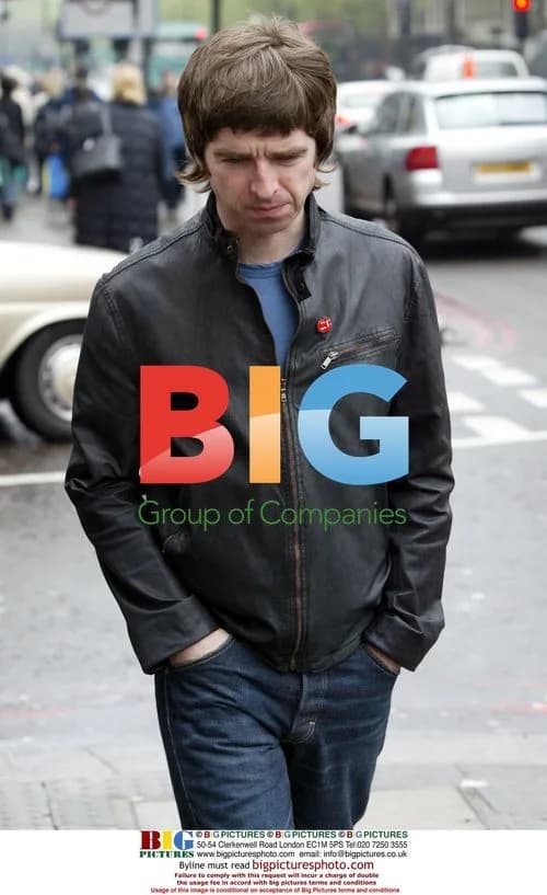 Noel Gallagher walking in London