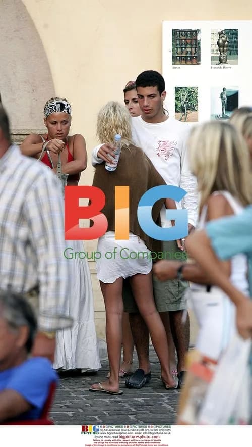 Tara Reid on holiday with friends in St-Tropez