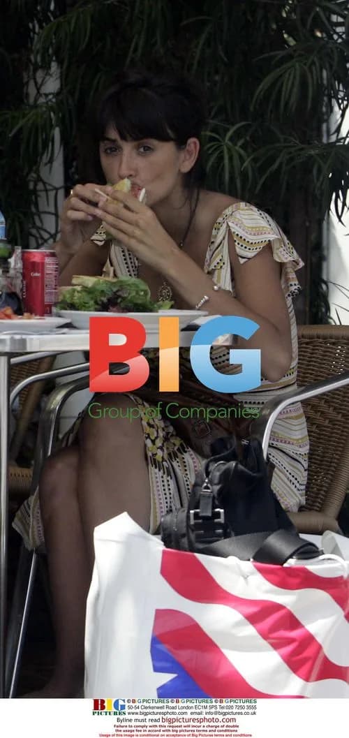 Penelope Cruz Enjoys Lunch with Family