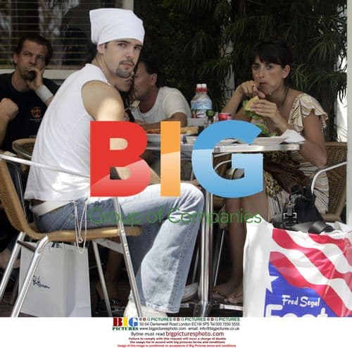 Penelope Cruz Enjoys Lunch on Melrose