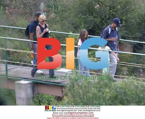 Melanie Griffith and kids visit zoo