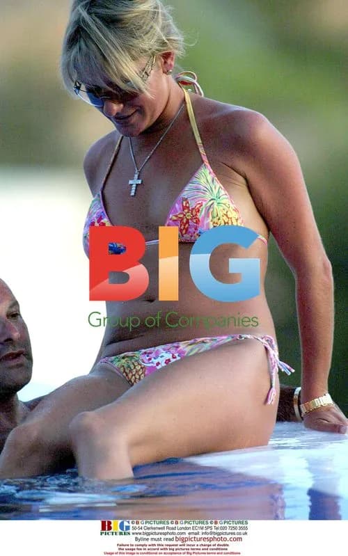 Alex Best Enjoys Dip with Boyfriend