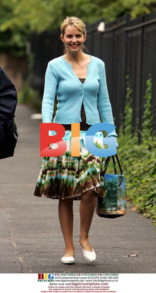 Debra Stevenson Arrives Back to Corrie Set