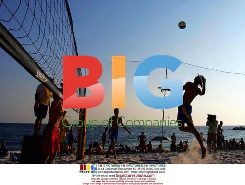 Brazilian volleyball team practices in Athens