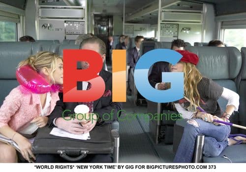 Ashley Olsen, Darrell Hammond, and Mary-Kate Olsen in "New York Minute"