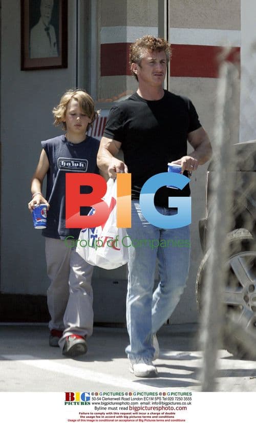 Sean Penn and son shopping at Ralphs Supermarket