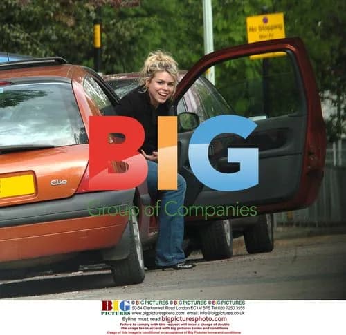 Billie Piper Gives Friends a Lift