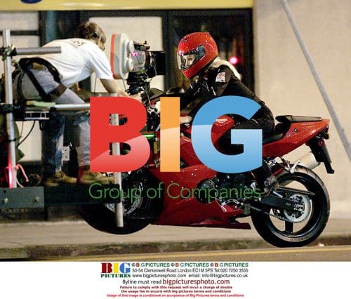 Jennifer Garner Filming "Alias" in L.A.