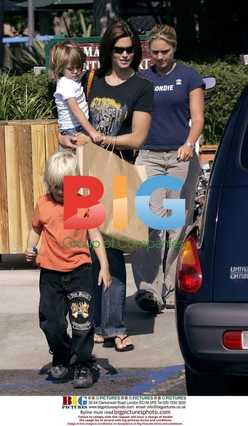 Cindy Crawford with Kids Shopping in Malibu