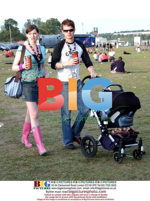 Sophie Ellis Bextor at V Festival 2004